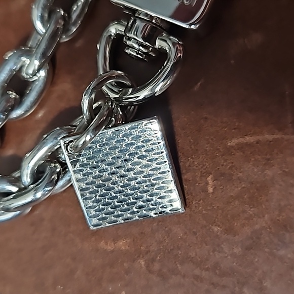 Louis Vuitton Chenne Anneau Cles Silver Metal Ring Keychain - Picture 4 of 5
